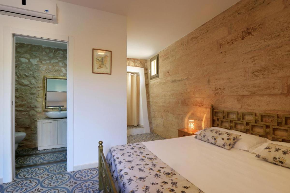 Agriturismo Allu Ruvezzu Bed and Breakfast Torre Mozza Exteriör bild